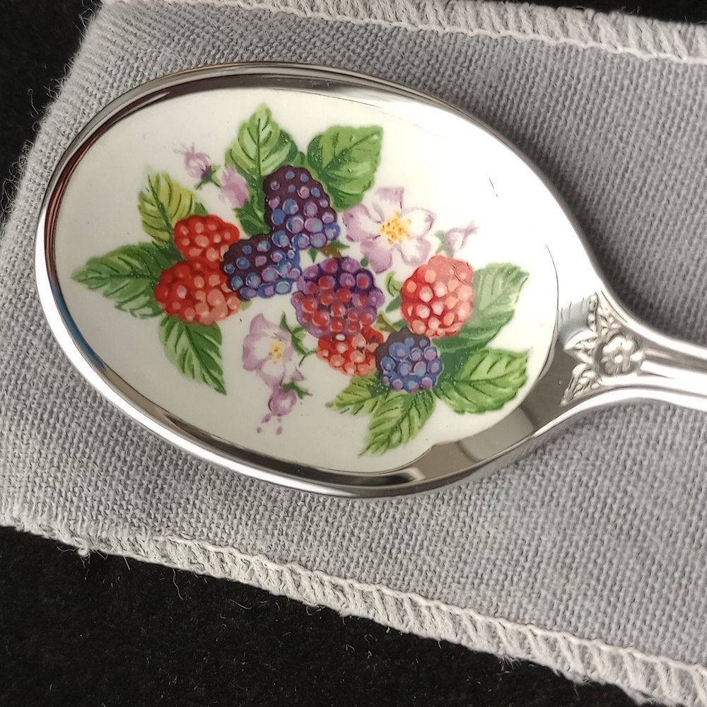 Vintage Avon Nature's Best Collector's Spoon Raspberry